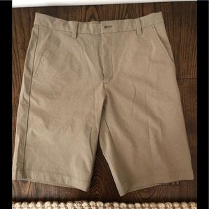 Boys Vineyard Vines Performance Breaker Shorts. 16